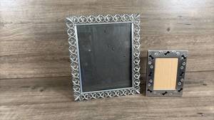 lot 402 image: Decorative Metal Picture Frame Set with Dog Theme Frame