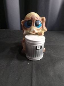 lot 5187 image: Puppy Salt and Pepper Shaker Set with Trash Can