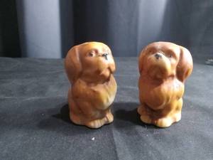 lot 5190 image: Ceramic Dog Salt and Pepper Shakers Set