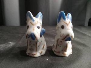 lot 5199 image: Ceramic Scottish Terrier Dog Salt Pepper Shaker Set