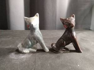 lot 5201 image: Ceramic fox Figurine Set Salt and Pepper Shakers