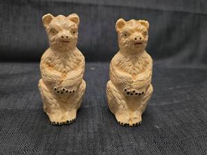 lot 5494 image: Pair of Hand Carved Wooden Bear salt and pepper shakers