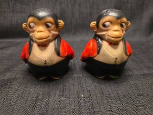 lot 5496 image: Monkey Salt and Pepper Shakers Set