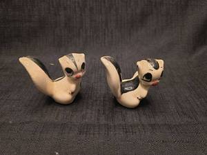 lot 5497 image: Hand-Painted Ceramic Skunk Salt and Pepper Shakers Set
