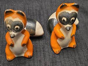 lot 5500 image: Ceramic Fox Salt and Pepper Shakers Set