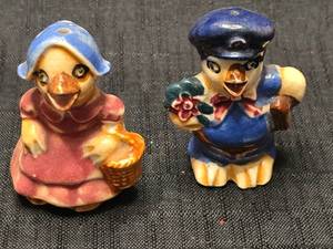lot 5512 image: Ceramic Duck Salt and Pepper Shaker Set