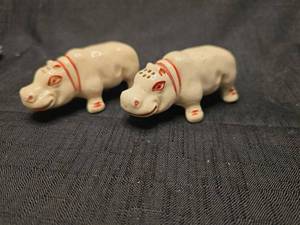 lot 5520 image: Ceramic Hippopotamus Salt and Pepper Shakers Set