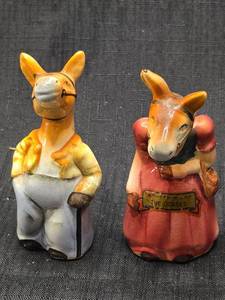 lot 5525 image: Ozarks Souvenir Ceramic salt and pepper shaker Set