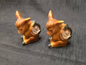 lot 5526 image: Ceramic donkey Salt and Pepper Shaker Set