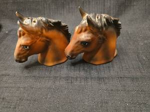 lot 5529 image: Ceramic Horse Head Salt and Pepper Shaker Set
