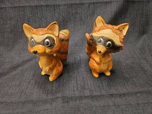 lot 5531 image: Ozarks Souvenir Animal Figurine Set