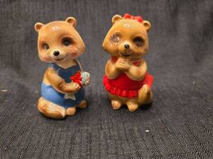 lot 5536 image: Raquel Bear Figurine Set Ceramic salt and pepper shakers