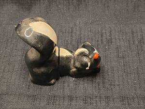 lot 5540 image: Ceramic Skunk Salt and Pepper Shaker Set