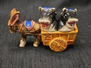 lot 5543 image: Ceramic Horse and Cart Salt and Pepper Shaker Set