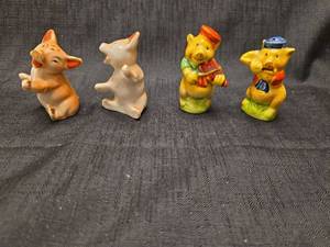 lot 5547 image: Ceramic Animal Salt and Pepper Shaker Set - Pigs