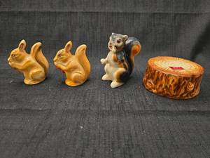 lot 5553 image: Ceramic Animal Figurine Collection with Tree Stump Base salt and pepper shaker Sets