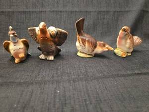 lot 5555 image: Ceramic Bird Figurine salt and pepper shaker Collection Set