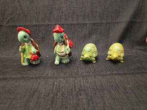 lot 5557 image: Ceramic Turtle Salt and Pepper Shaker Set Collection