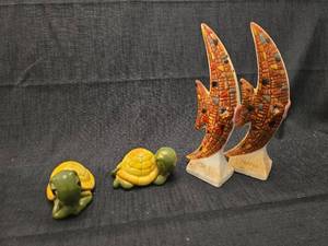 lot 5558 image: Decorative Corn Salt and Pepper Shakers with Turtle Figurines Set
