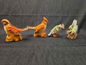 lot 5560 image: Ceramic Bird salt and pepper shaker Collection