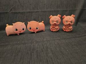 lot 5566 image: Pink Ceramic Pig salt and pepper shaker Collection