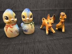 lot 5588 image: Ceramic Animal Salt and Pepper Shaker Set with Flower Frog