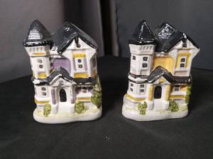 lot 40819 image: Ceramic Village House Salt and Pepper Shakers Set