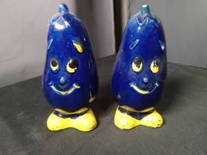 lot 40824 image: Ceramic Eggplant Salt and Pepper Shakers Set