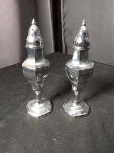 lot 40838 image: Sliver Salt and Pepper Shakers with Silver-Tone Tops