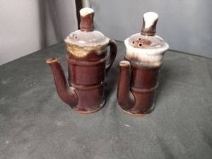 lot 40841 image: Stoneware Salt and Pepper Shaker Set