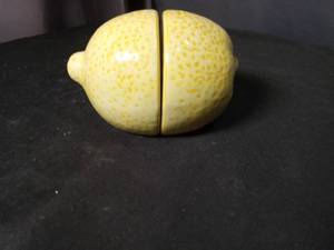 lot 40851 image: Ceramic Lemon Salt and Pepper Shaker Set