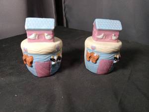 lot 40852 image: Noahs Ark Ceramic Salt and Pepper Shakers Set