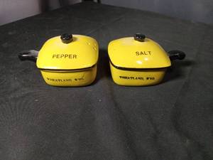 lot 40853 image: Yellow Ceramic Salt and Pepper Shakers Wheatland Wyoming