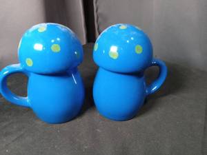 lot 40856 image: Blue Polka Dot Ceramic Salt and Pepper Shaker Set