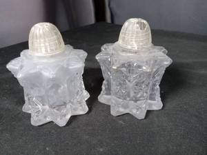lot 40857 image: Crystal Glass Salt and Pepper Shakers Star Pattern Set