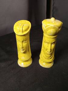 lot 40858 image: Yellow Ceramic Salt and Pepper Shakers with Face Design
