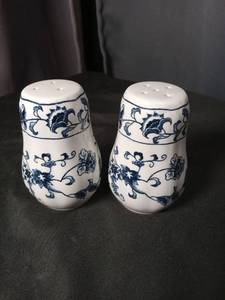 lot 40867 image: Blue and White Floral Salt and Pepper Shaker Set
