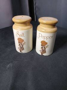 lot 40868 image: Holly Hobbie Salt and Pepper Shaker Set