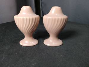 lot 40869 image: Pink Ceramic Salt and Pepper Shaker Set