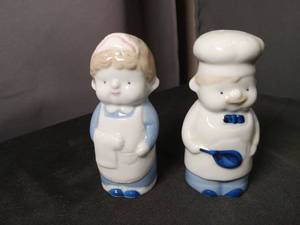 lot 40871 image: Ceramic Chef and Maid Salt and Pepper Shaker Set