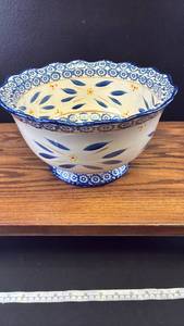 lot 5464 image: Polish Pottery Bowl with Lid Blue Floral Pattern