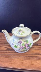 lot 5465 image: English teapot