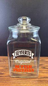 lot 5474 image: Seyferts Original Butter Pretzels Glass Storage Jar with Lid