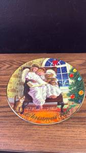 lot 5478 image: Avon Heavenly Dreams Christmas Plate 1997
