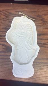 lot 5480 image: Longaberger Pottery 1994 Christmas Angel Ornament