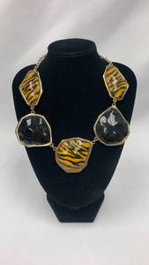 lot 5301 image: Animal Print Statement Necklace