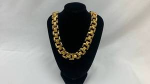 lot 5310 image: Gold Tone Heavy Chain Link Necklace