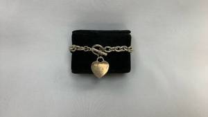 lot 5325 image: Silver Toggle Clasp Chain Bracelet with Heart Charm