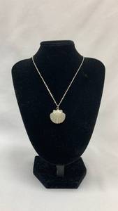 lot 5326 image: Silver Tone Shell Pendant Necklace