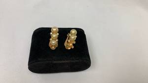 lot 5329 image: Gold Tone Pearl and Crystal Clip-On Earrings